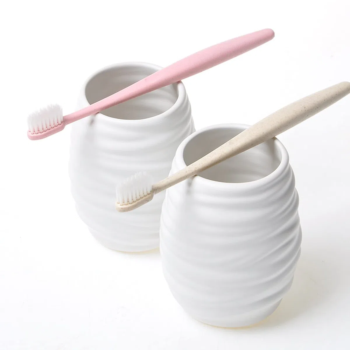Ensemble d'accessoires de Salle de Bain Moderne, kit Complet de décoration de Salle de Bain en céramique à Texture Spirale Blanche Comprenant Un Distributeur de Lotion,